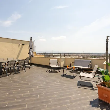 Apartment Skyline Loft - Rooftop&cinema, Quiet Area, 2-4pax