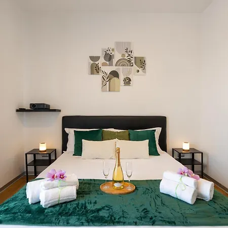 Skyline Loft - Rooftop&cinema, Quiet Area, 2-4pax *