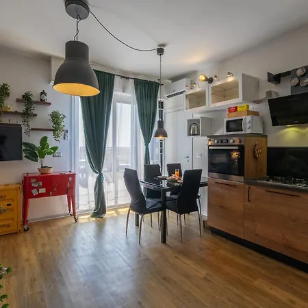 Skyline Loft - Rooftop&cinema, Quiet Area, 2-4pax *