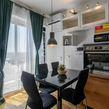 Skyline Loft - Rooftop&cinema, Quiet Area, 2-4pax Appartamento *