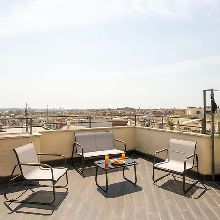 Skyline Loft - Rooftop&cinema, Quiet Area, 2-4pax Appartamento Roma