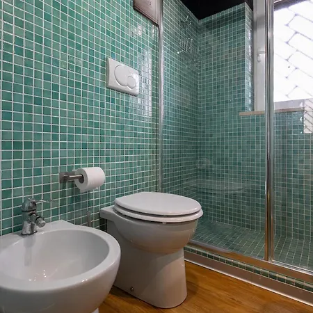 Skyline Loft - Rooftop&cinema, Quiet Area, 2-4pax Appartamento